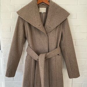 Elegant Women's Wool Coat
